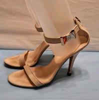 Gucci Sandalen Taupe Größe 37 C Nordrhein-Westfalen - Meerbusch Vorschau