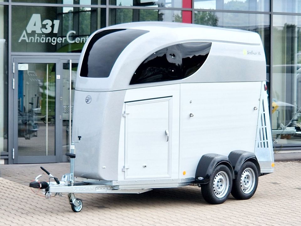 Pferdeanhänger CARELINER ALU von Bücker Trailer in Heek