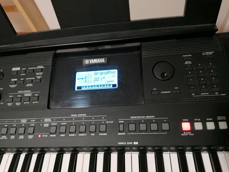 Keyboard, komplett mit OVP in Leipzig