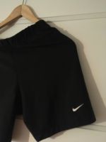 Nike Trainingsshorts schwarz (Kindergröße XL 16-18) Wandsbek - Hamburg Volksdorf Vorschau