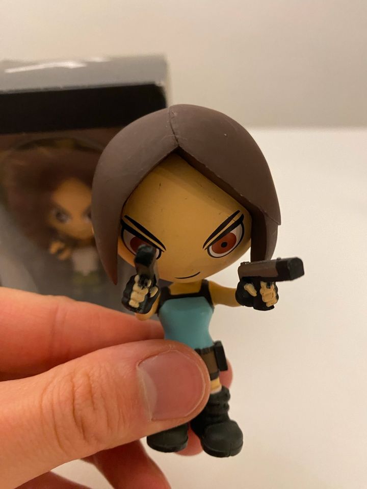 Lara Croft Action Figuren in Limburg