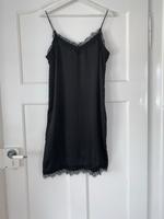 Tolles Only Träger Kleid Neglige Optik mit Spitze Gr. 38 Hessen - Oestrich-Winkel Vorschau