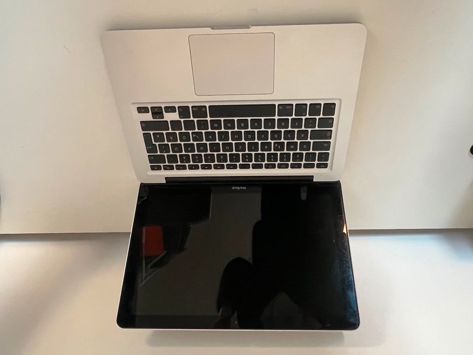 Apple MacBook (13 Zoll, Aluminum, Ende 2008) in Esslingen