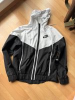 Nike Jacke Gr. M Niedersachsen - Uelzen Vorschau