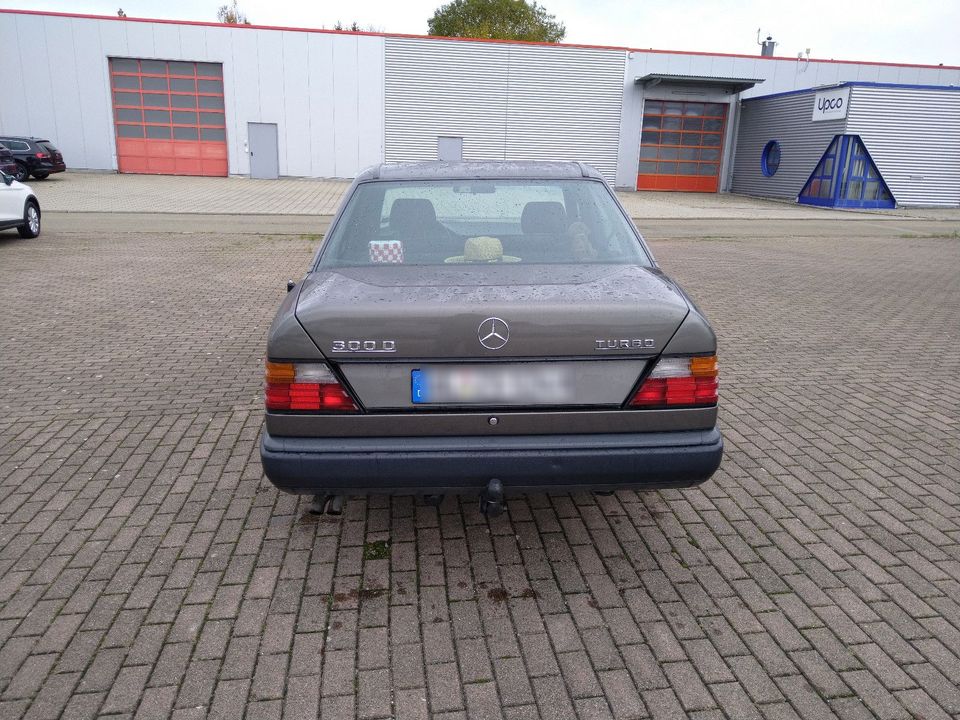 Mercedes-Benz W124 300 TD 4 Matic Automatik in Heroldstatt
