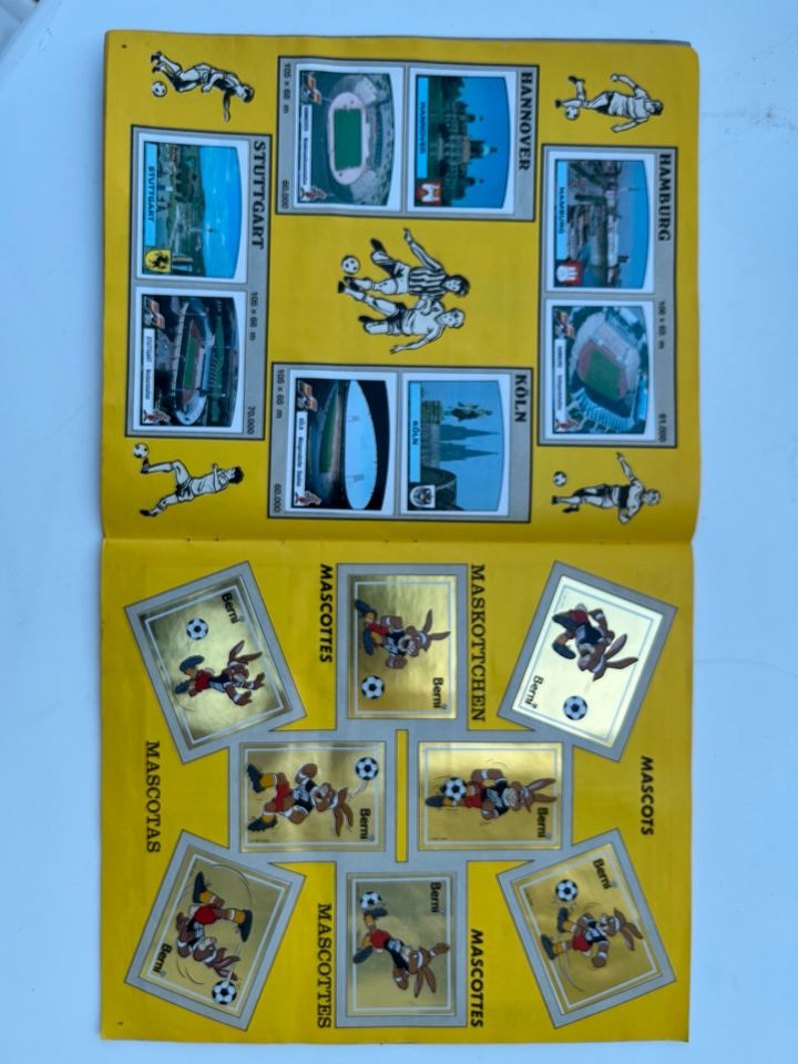 Sammelalbum der Europameisterschaft 1988 von Panini in Bad Vilbel