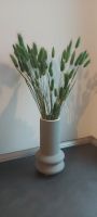 Vase (grau) mit Trockenblumen (grün) Nordrhein-Westfalen - Wiehl Vorschau