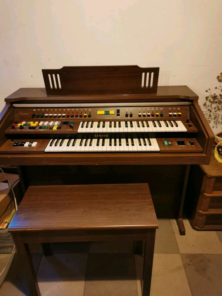 Yamaha electone Orgel B 75 N in Nahrendorf