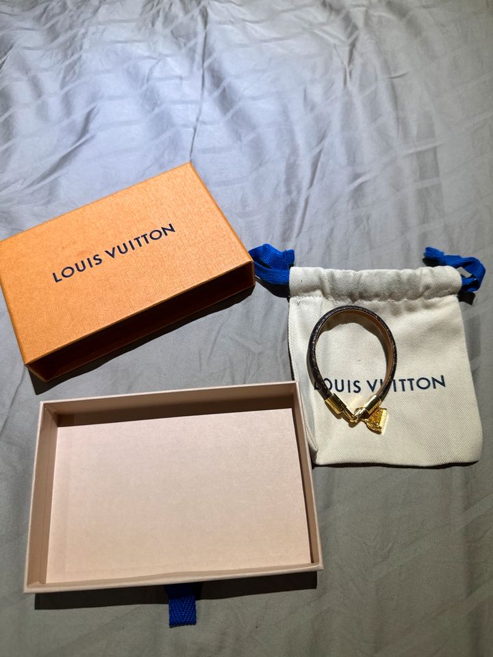Louis Vuitton Armband nagelneu mit Kassenbon in Duisburg