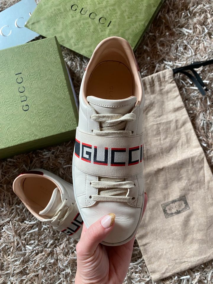 Gut erhaltene Gucci Sneaker in Östringen