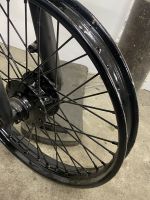 Suzuki GN 125 Vorderrad Felge schwarz neu lackiert Brandenburg - Kleinmachnow Vorschau