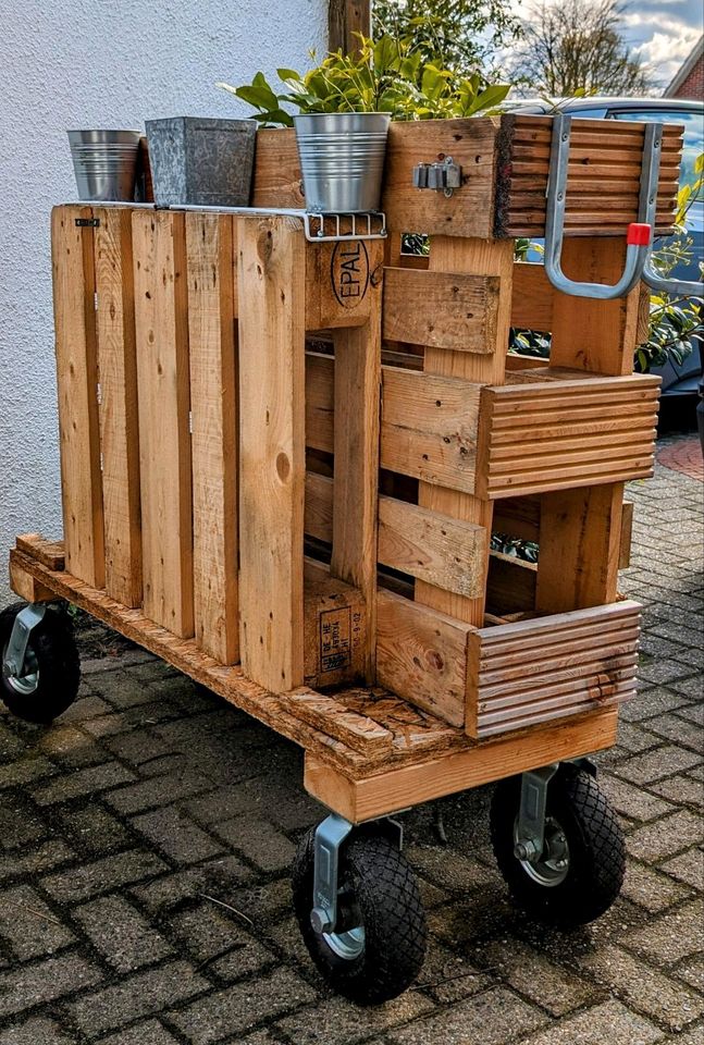 Garten Gerätewagen aus Palettenholz in Westerstede