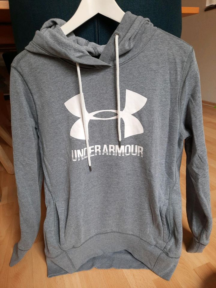 Under Armour Hoodie Gr. M grau in Frankfurt am Main