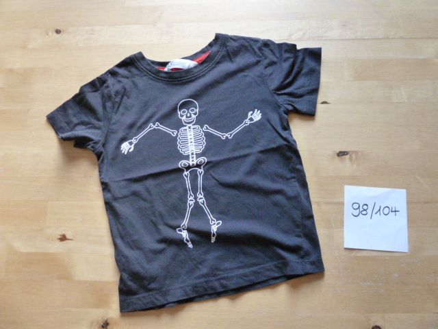 Kleiderpaket Größe 98 - Größe 104 - Kurze Hose T-Shirt Trikot in Hannover