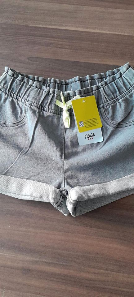 Neu Jeans Shorts Gr 146 grau in Hildesheim