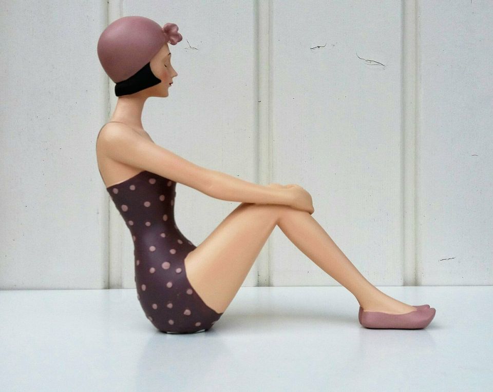 Deko Figur Frau Strand Retro Badenixe Badeanzug Pin Up Girl NEU in Bissendorf