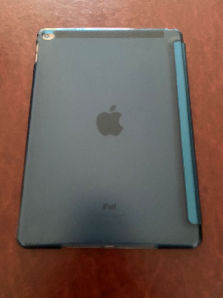 iPad Air 2 - Grau - Speicher 64 GB - 9,7 - mit Case in Petrol in Hamburg