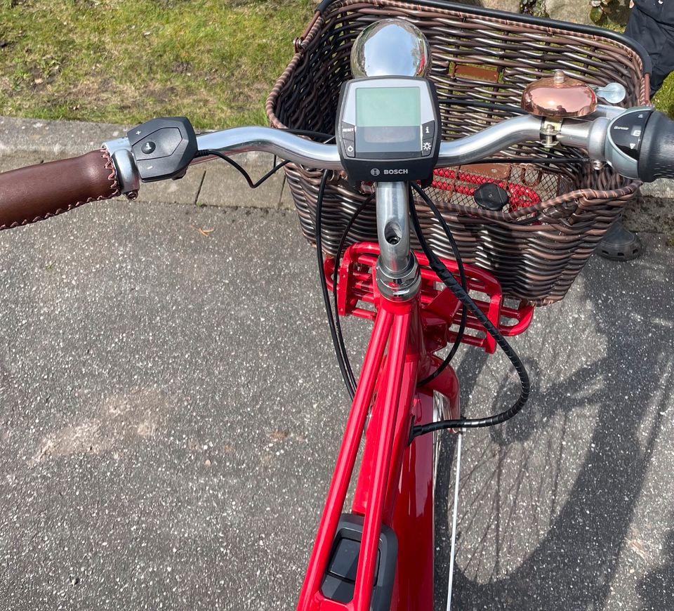 rotes Damen E-bike in Süderlügum