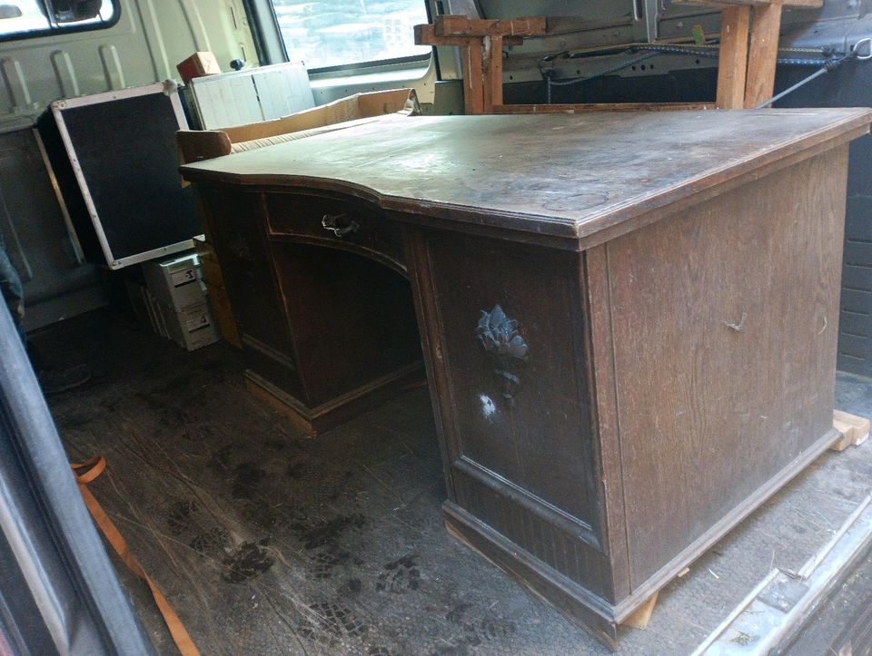 Antiker Schreibtisch in Beetzsee