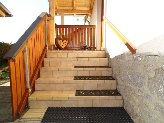 Zum Glück für die kleine Familie - Einfamilienhaus mit großer Balkonterrasse und Carport in Frauenau in Frauenau