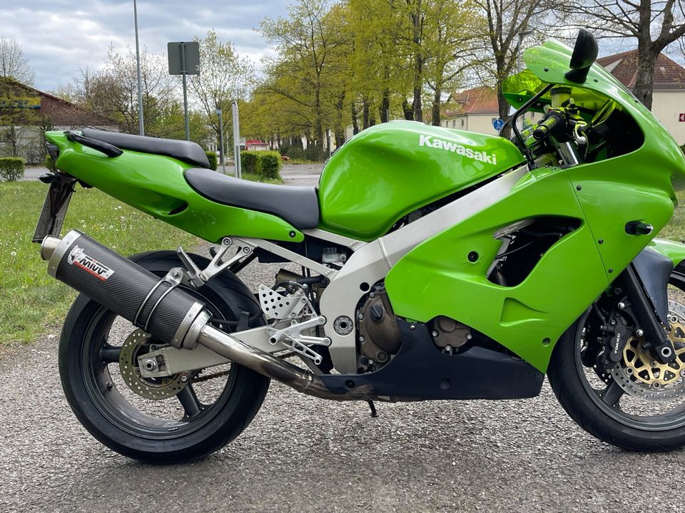 Kawasaki Ninja ZX9R in Lauta