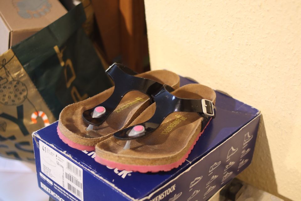 Birkenstock Gizeh schwarz lack pink in Gr. 38 in Pfaffen-Schwabenheim