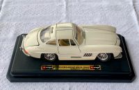 Bburago Mercedes-Benz 300 SL (1954) alt-/creme- weiß 1:24 Hessen - Florstadt Vorschau