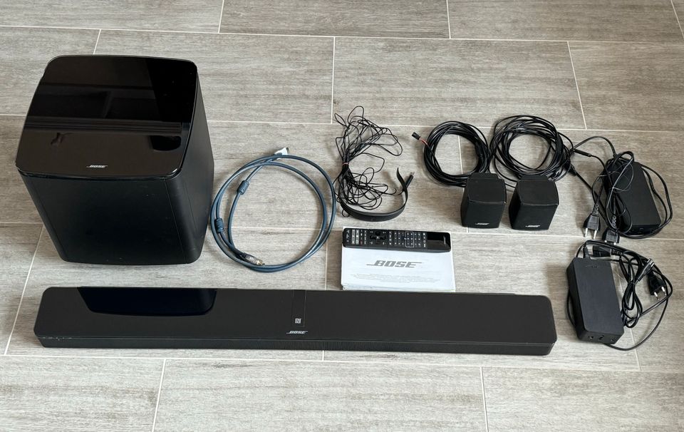 Bose Soundbar Touch 300 Subwofer und Hintergrund Boxen in Stahnsdorf