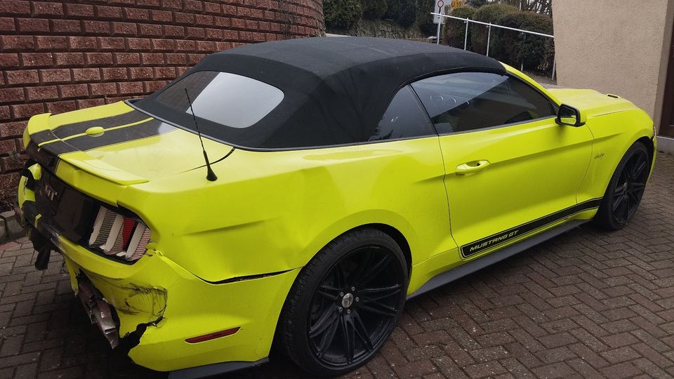 Ford Mustang GT Convertible Cabrio Unfall in Brotterode