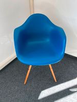 Vitra Stuhl Eames Plastic Armchair DAW blau Designer Bayern - Ingolstadt Vorschau