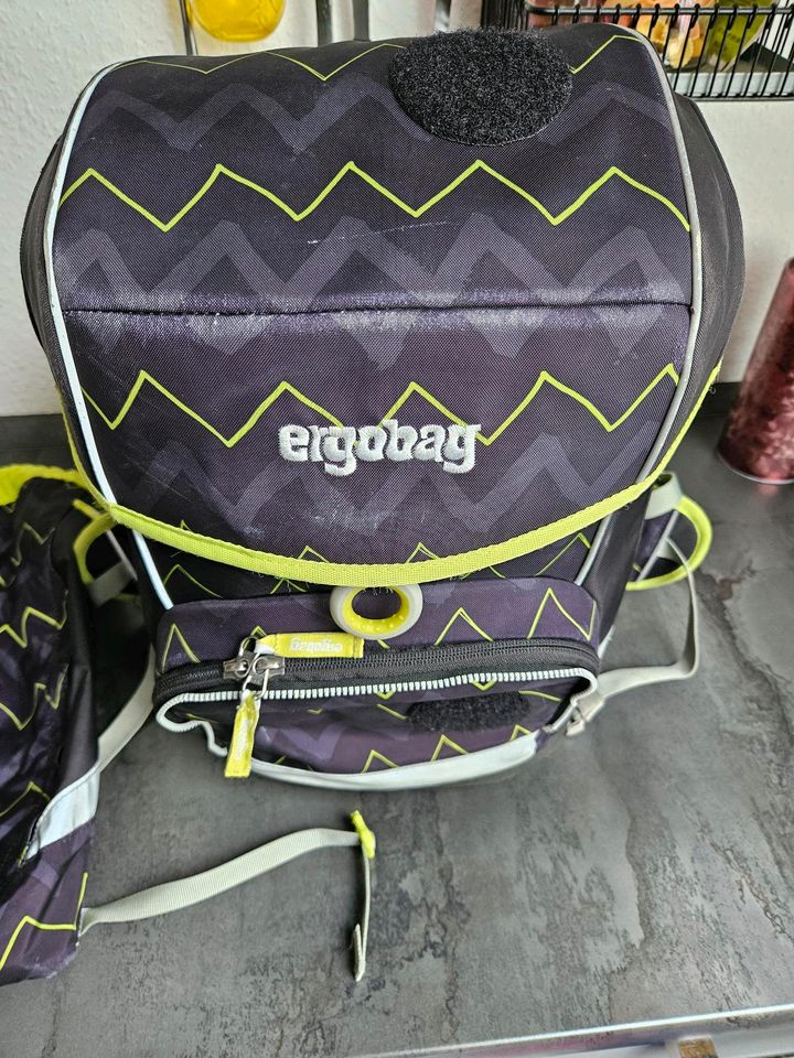 Ergobag Schulranzen mit Sportbeutel in Esslingen