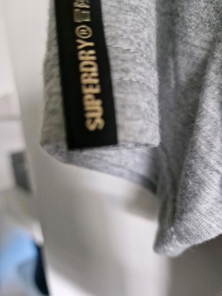 Superdry T-Shirt * Gr. S * Grau * NEU mit Etikett in Oberursel (Taunus)