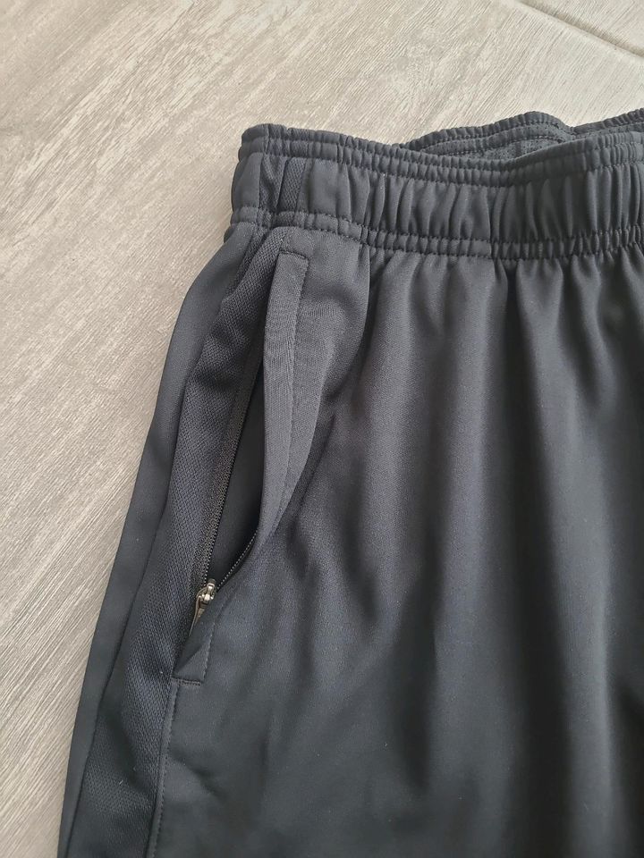 Kinder Sport Hose Nike  Gr.134/140 Top Zustand! in Wolfhagen 