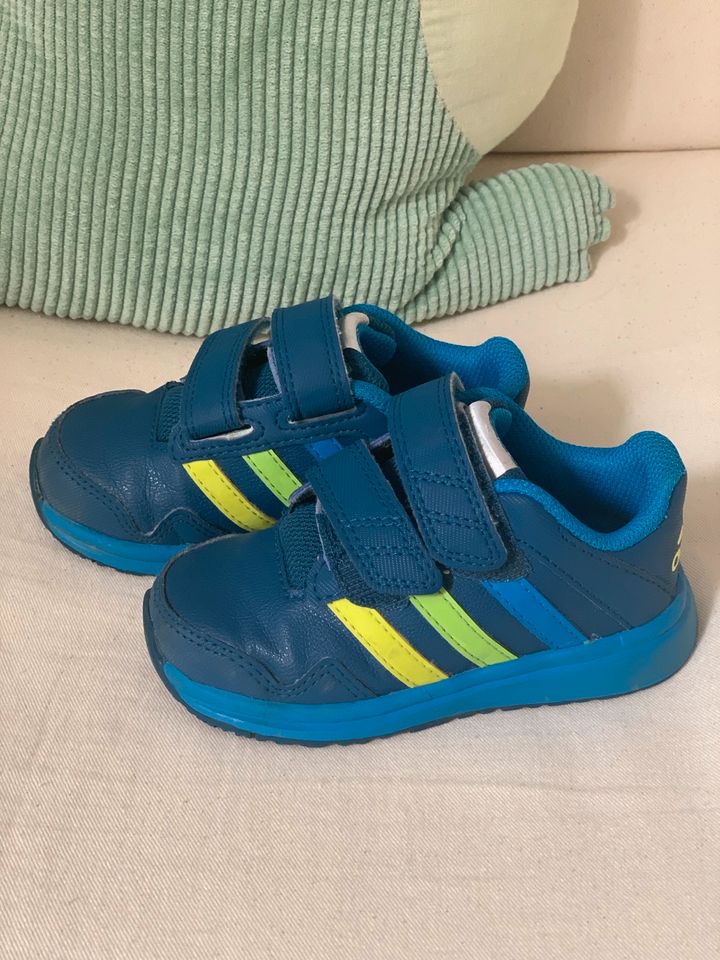 Adidas Schuhe Sneaker gr. 22 in Mülheim (Ruhr)