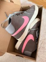 Nike Sneaker in Grau mit pinkem Swoosh mit Originalkarton Bremen - Vegesack Vorschau