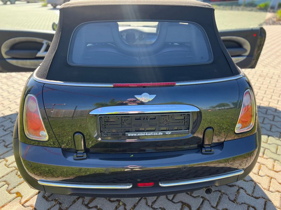 MINI Cooper Cabrio schwarz-metallic in Rüsselsheim