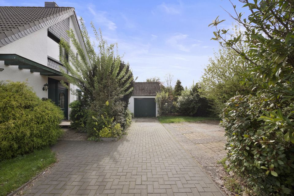 Charmantes Einfamilienhaus mit 7 Zimmern und großzügigen Garten. in Bremen