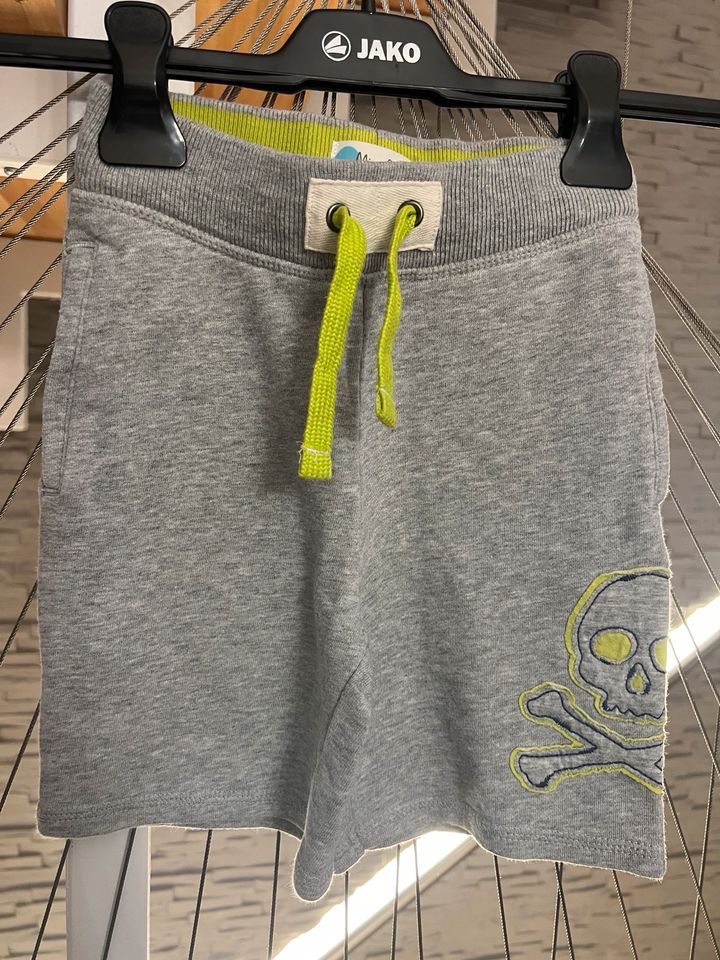 Mini Boden Shorts kurze Hose Skull Gr. 110 in Köln