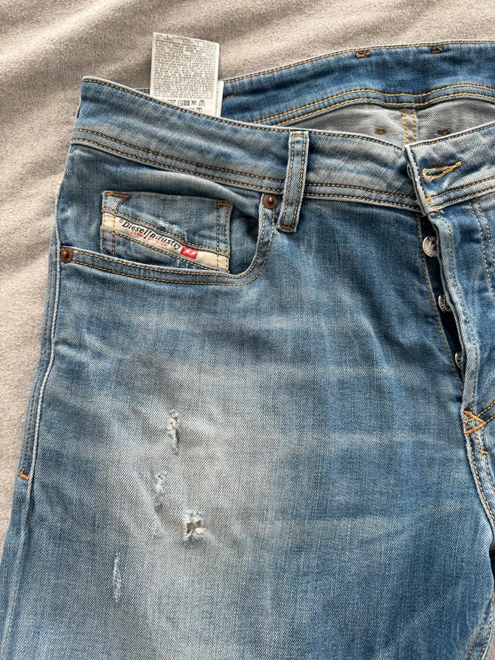 diesel Jeans sleenker skinny Größe 33/30 stretch Herren in Bremen