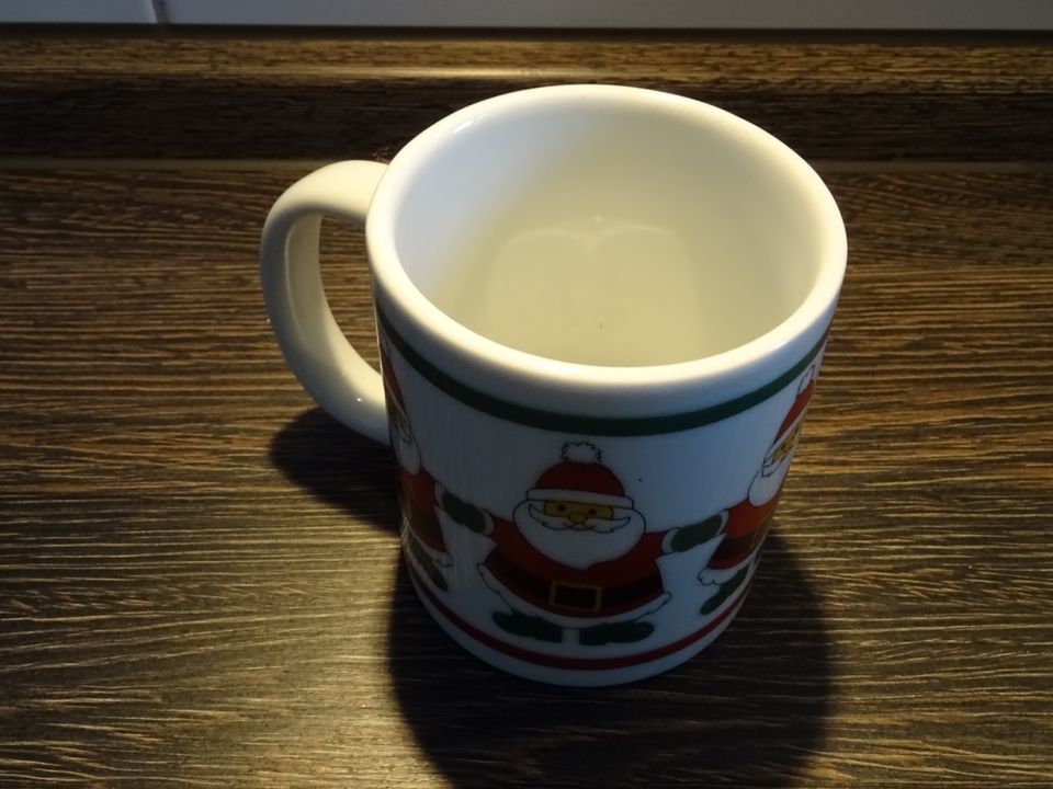 Tasse mit Weihnachtsmann Motiv in Dresden