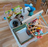 Kiste Baby Kleinkind Holz Spielzeug Kunststoff Tiere Auto Dresden - Pieschen Vorschau