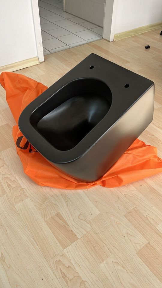 3x schwarze Toiletten von GLOBO in Zossen