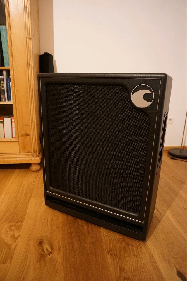 Port City Wave Cabinet 2x12 Vertical OS in Otterfing