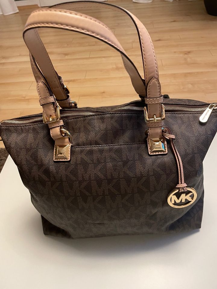 Handtasche Michael Kors in Esslingen