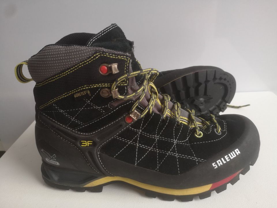 Herren Wander Schuhe SALEWA GTX MTN Trainer Gr 41 schwarz Leder in Erkrath