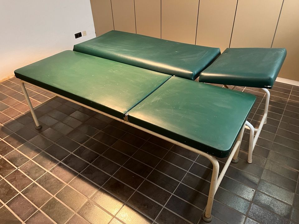 2x Massageliegen Liege höhenverstellbar in Nürnberg (Mittelfr)