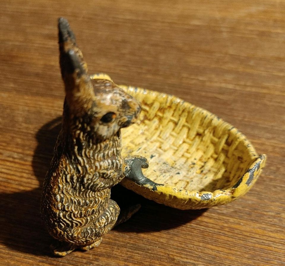 Zinnfigur Hase mit Korb, antik in Nörten-Hardenberg