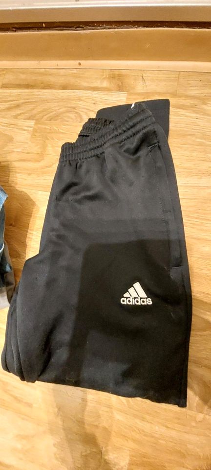 Addidas Jogginghose in Markneukirchen