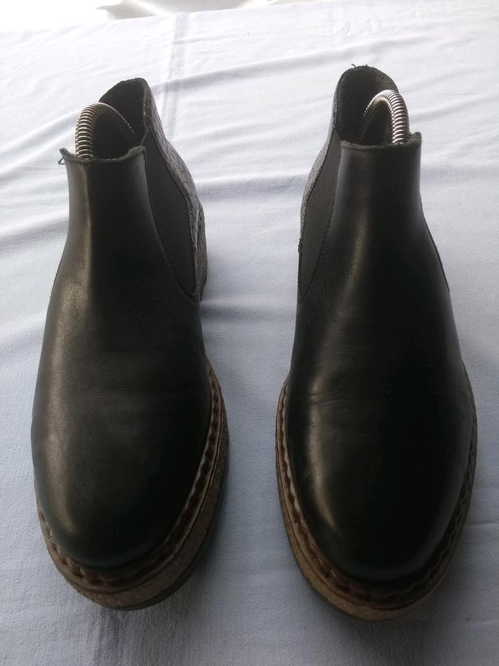 Rieker Boots/Stiefelette *Gr. 38 * dicke Sohle*schwarz**** in Celle