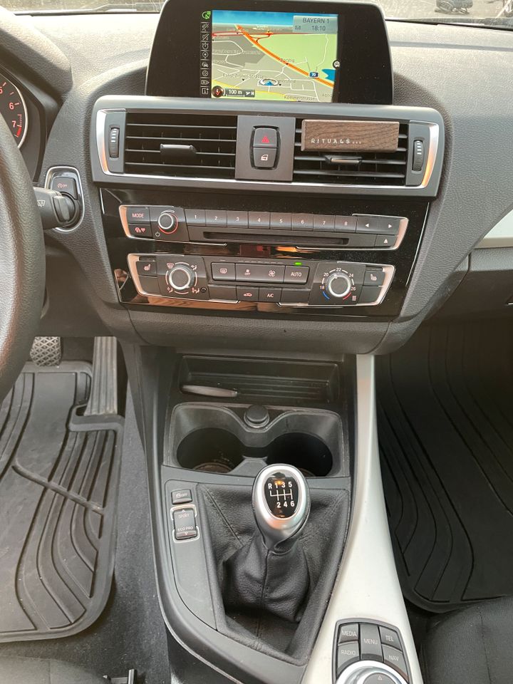 BMW F21 116i NAVI+Sihzg+PDC+TÜV/Service NEU in Bamberg